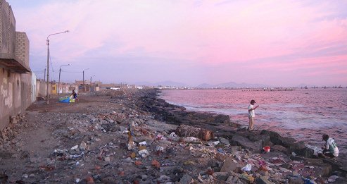 El malec�n incompleto de Chimbote, foto
                            panor�mica