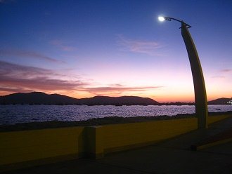 Malec�n en la noche, vista 01