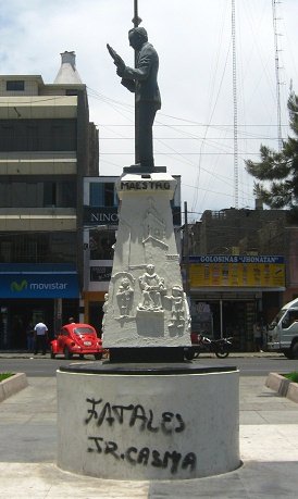 Monumento "maestro" 01,
                                  primer plano
