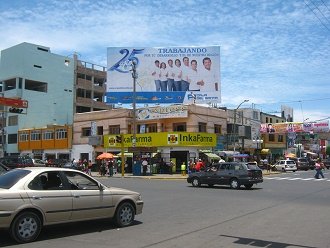 Casa vieja de dos pisos