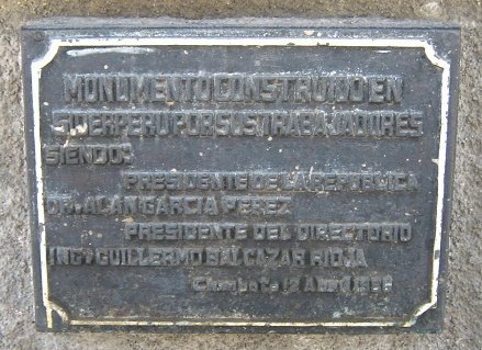 Monumento SiderPer�, placa 02,
                                  primer plano