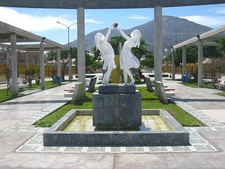 Parque con estatuas de ni�as
                                    01