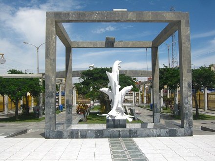 Estatuas de delfines 02