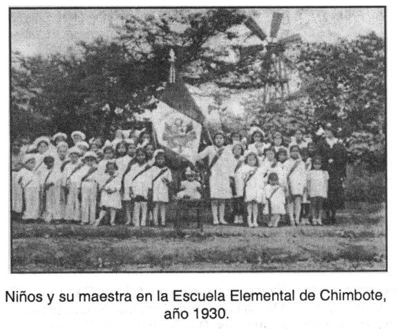 Escuela primaria, alumnos en 1930:
                              Ni�os y su maestra en la Escuela Elemental
                              de Chimbote, a�o 1930
